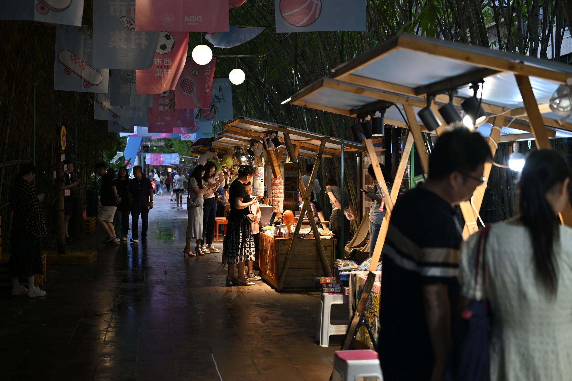 Artisan food stalls at a boutique summer festival UK 2026